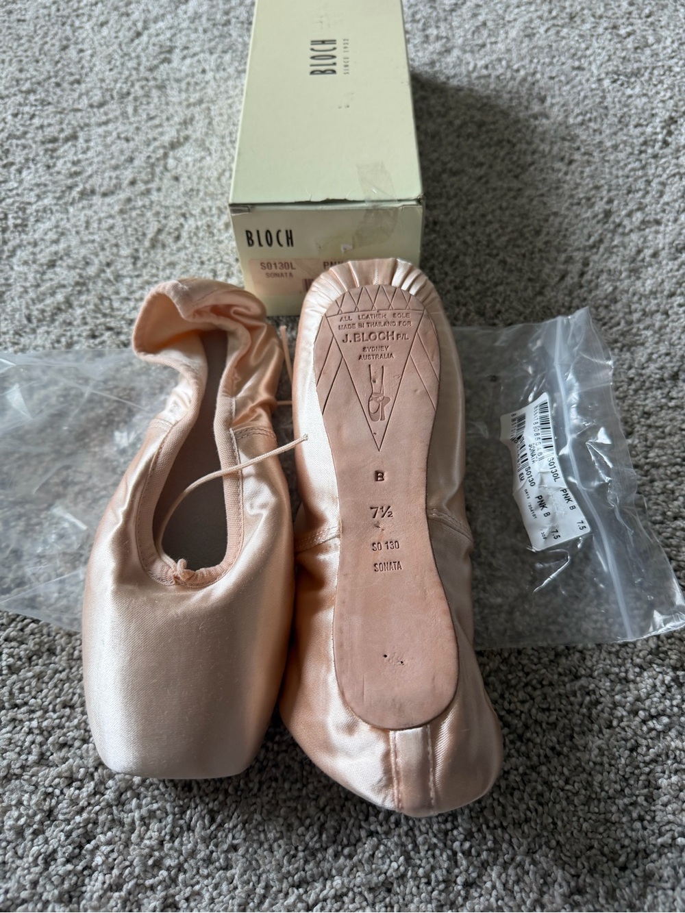 Bloch Satin Ballet sonata Pointe Shoes in Light Pink 7.5 B